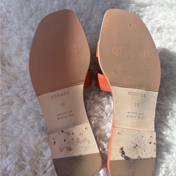 Hermes Oran Sandals rare color, like new in box - Picture 5 of 6
